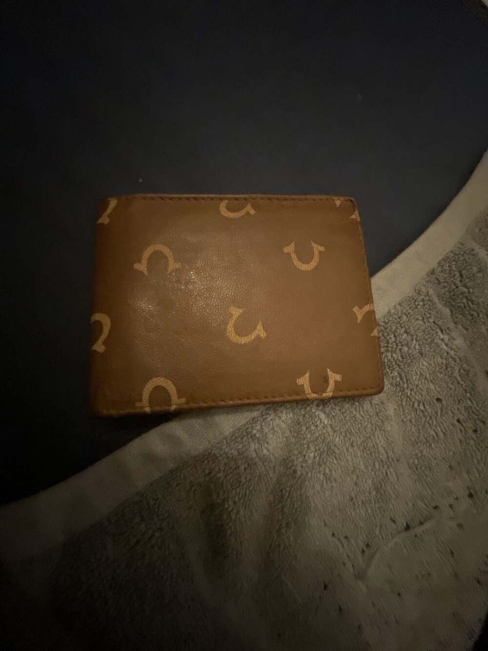 True Religion Men's Brown Horseshoe Logo Leather Bifold RFID Wallet